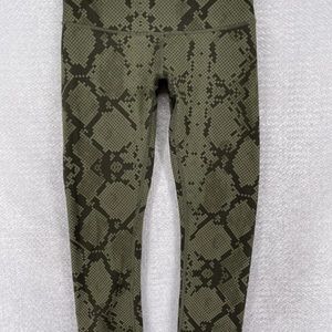 Lululemon pants size 4